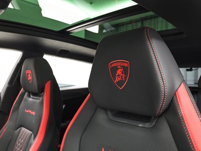 2024 Lamborghini URUS thumbnail 18