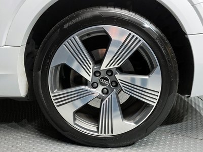 AUDI E-TRON - 6