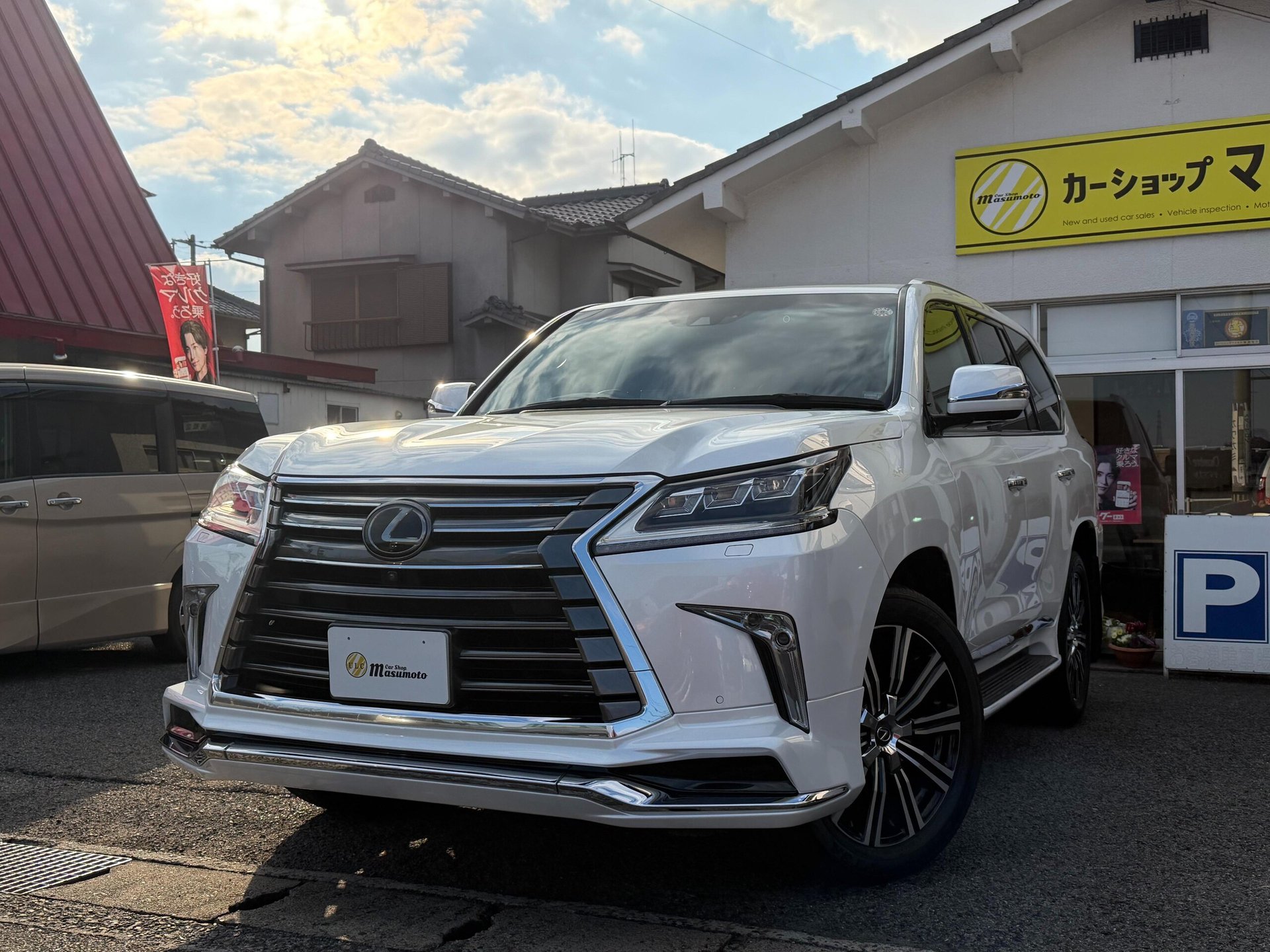 LEXUS LX - View 1