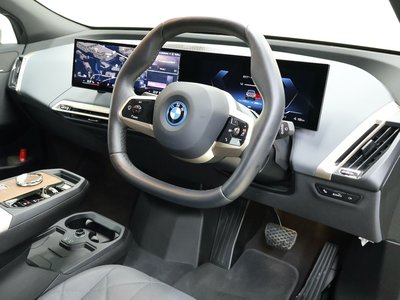BMW IX - 4