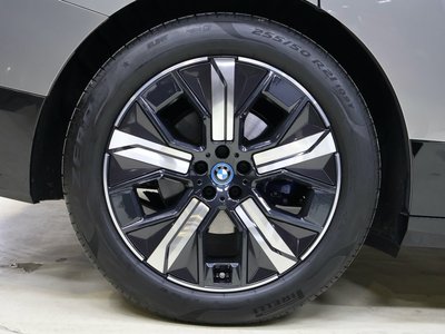 BMW IX - 5