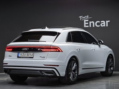 2021 AUDI Q8 photo 4