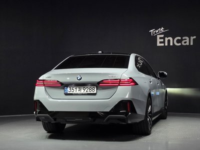 2024 BMW 5 SERIES photo 3