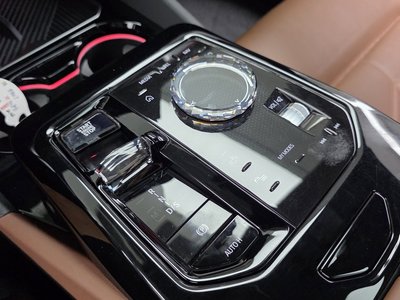 2024 BMW 5 SERIES photo 9