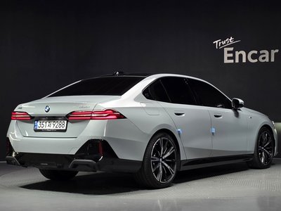 2024 BMW 5 SERIES photo 4
