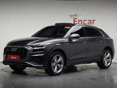 AUDI Q8 - 3