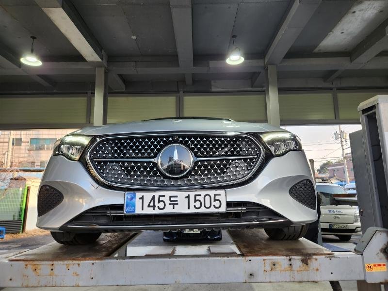 MERCEDES-BENZ E-CLASS - View 1