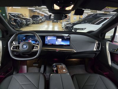 2025 BMW IX 缩略图 12