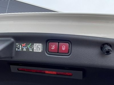 2025 Mercedes-BENZ C-CLASS — миниатюра 29