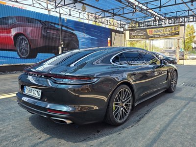 2021 Porsche PANAMERA photo 3