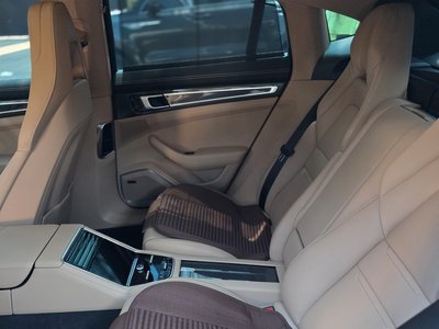 2021 Porsche PANAMERA photo 10