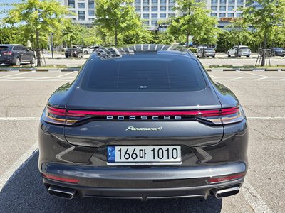 2021 Porsche PANAMERA photo 7