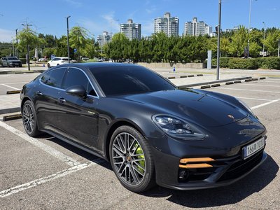 2021 Porsche PANAMERA photo 5