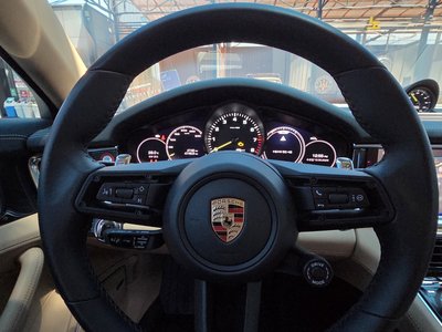 2021 Porsche PANAMERA photo 8