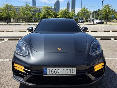 2021 Porsche PANAMERA photo 1