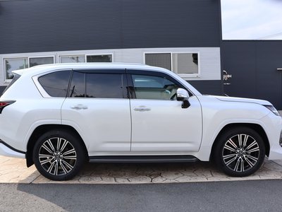 صورة 4 لـ 2025 Lexus LX