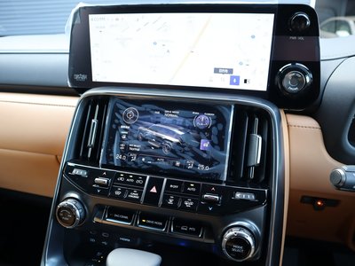 2025 Lexus LX — миниатюра 68