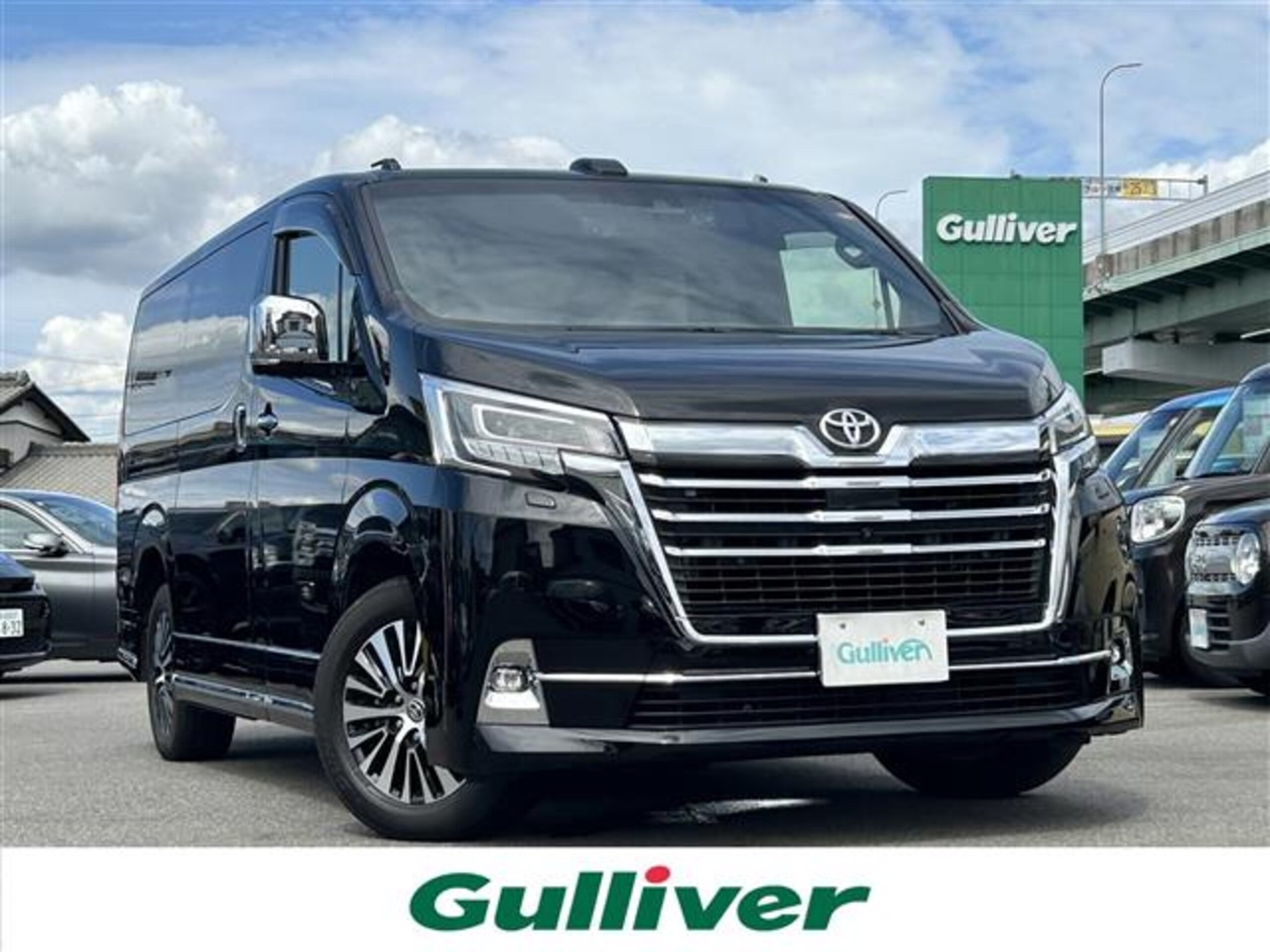 TOYOTA GRAND ACE - View 1