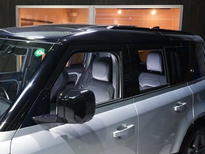 LAND ROVER DEFENDER - 9