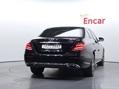 MERCEDES-BENZ E-CLASS - 4