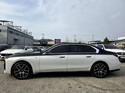 BMW 7 SERIES - 8