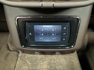 صورة مصغرة 19 لـ 2017 Bentley BENTAYGA