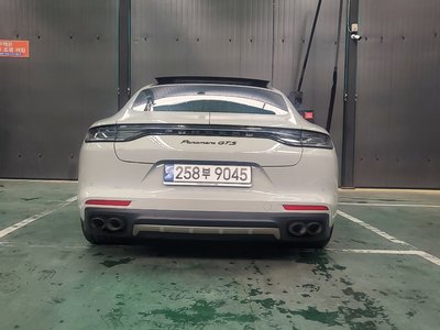 PORSCHE PANAMERA - 3