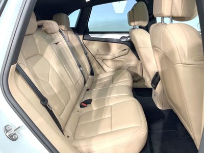 PORSCHE MACAN - 10