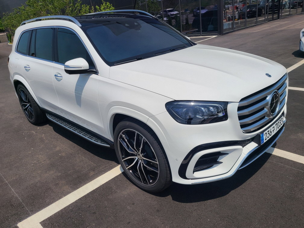 MERCEDES-BENZ GLS - View 1