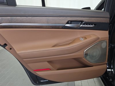 2018 Genesis G90 thumbnail 15
