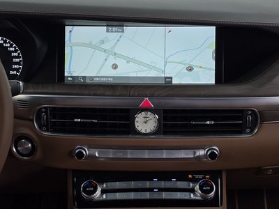 2018 Genesis G90 thumbnail 18