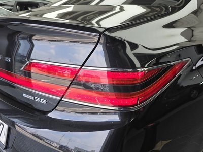صورة 10 لـ 2018 Genesis G90