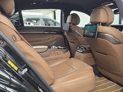 2018 Genesis G90 thumbnail 17