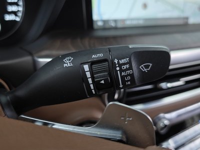 2018 Genesis G90 thumbnail 29