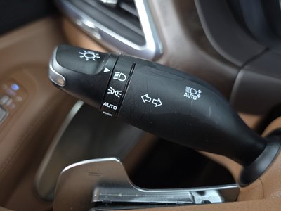 2018 Genesis G90 thumbnail 28