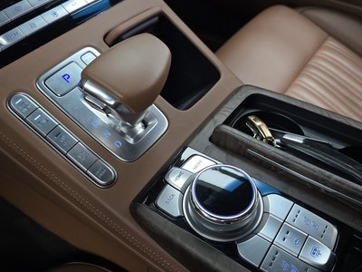 2018 Genesis G90 thumbnail 12