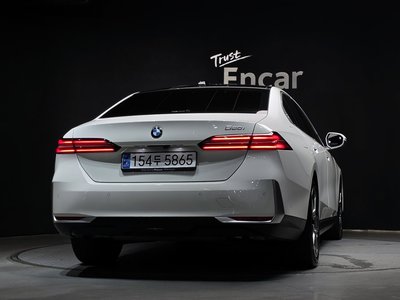 صورة 4 لـ 2024 BMW 5 SERIES