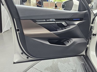 2024 BMW 5 SERIES — миниатюра 14