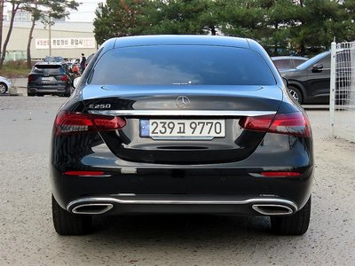 MERCEDES-BENZ E-CLASS - 3