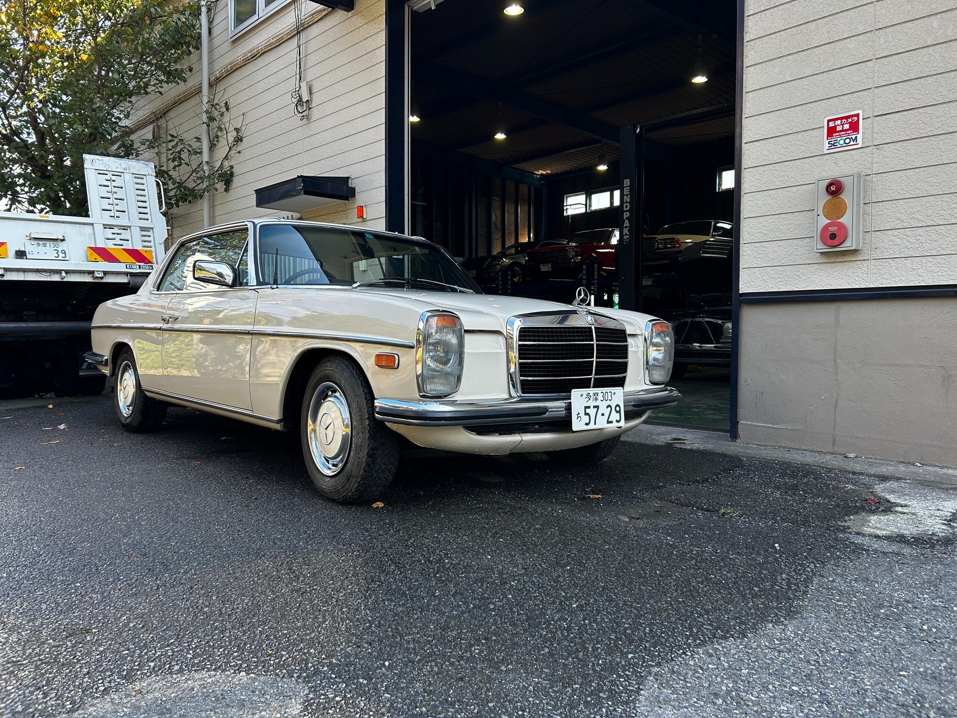 MERCEDES-BENZ C-CLASS - View 1