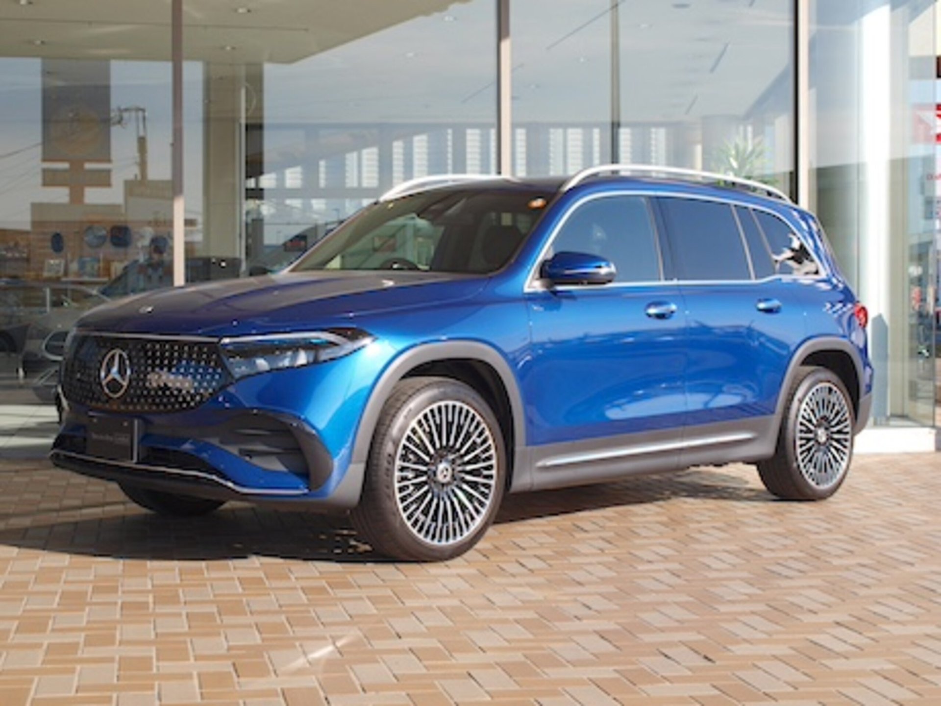 MERCEDES-BENZ EQB - View 1