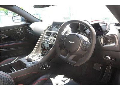 ASTON MARTIN DBS - 3