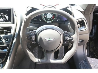 ASTON MARTIN DBS - 10