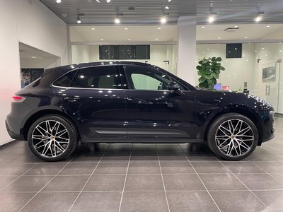 PORSCHE MACAN - 4