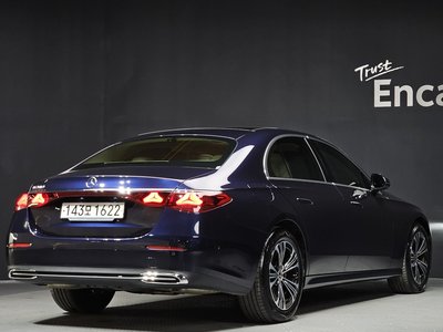 MERCEDES-BENZ E-CLASS - 4