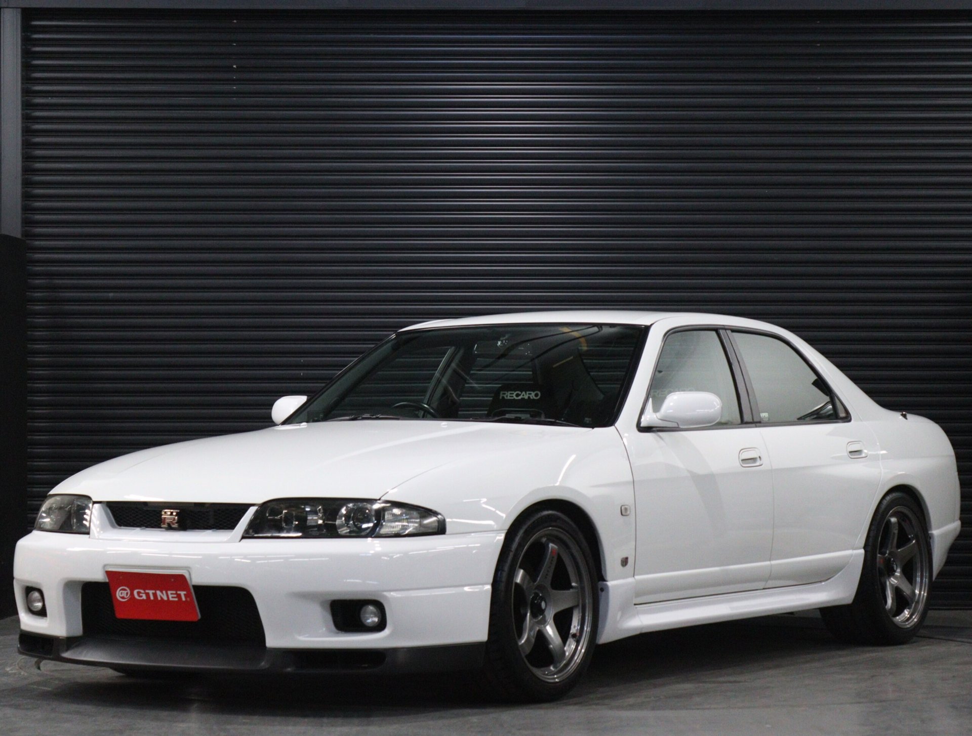 NISSAN SKYLINE GT-R SEDAN - View 1