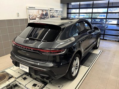 PORSCHE MACAN - 10