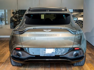 ASTON MARTIN DBX - 6