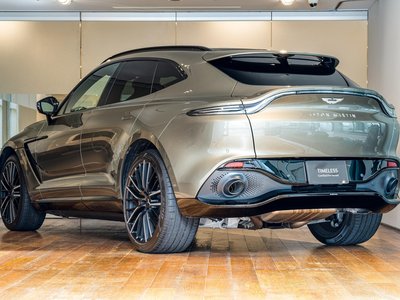 ASTON MARTIN DBX - 5
