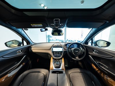 ASTON MARTIN DBX - 2